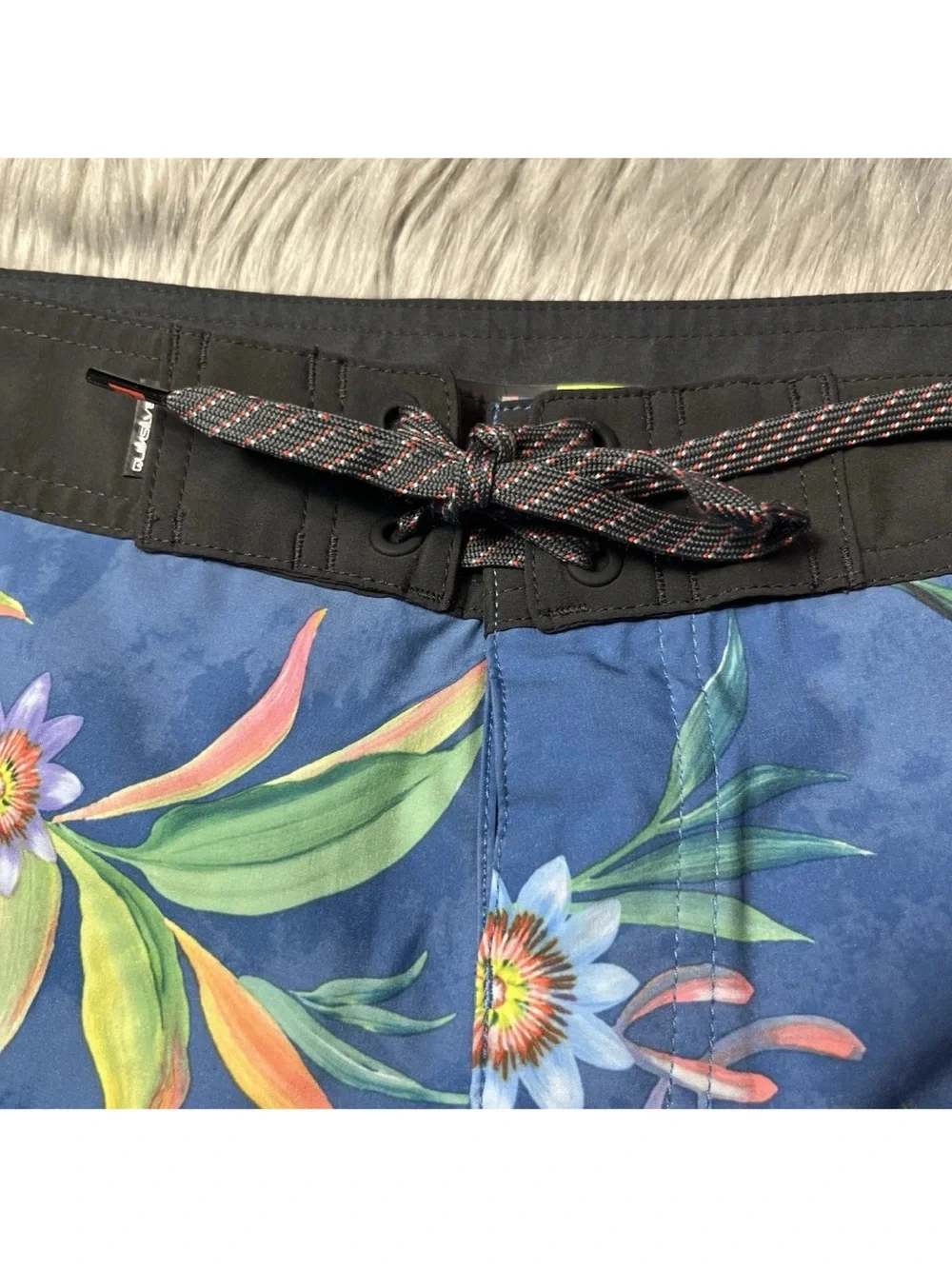 Quiksilver Men’s Blue Tropical Floral Board Shorts Size 32